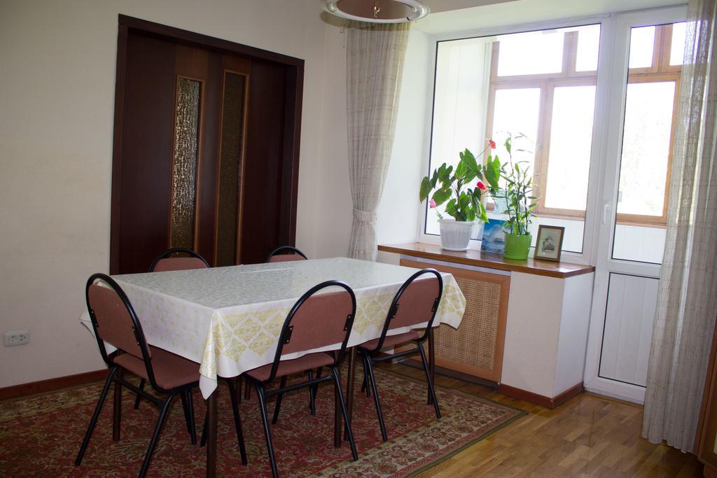 Ala Hostel Alma-Ata Exteriör bild